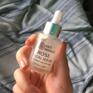 ❤︎𝙽𝙰❤︎ Rose facial serum